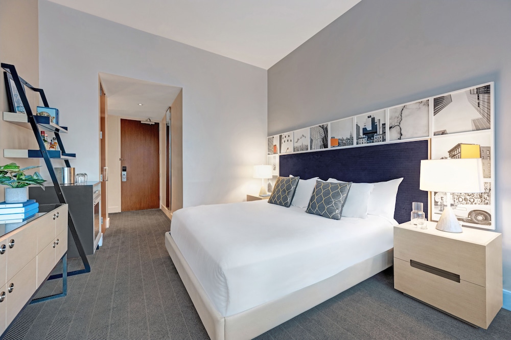 ROOM, KING BED, ACCESSIBLE