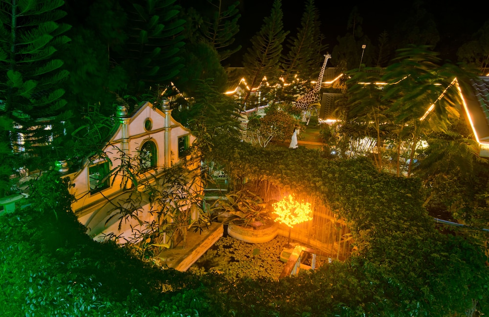 Deep Forest Garden Hotel 78/80
