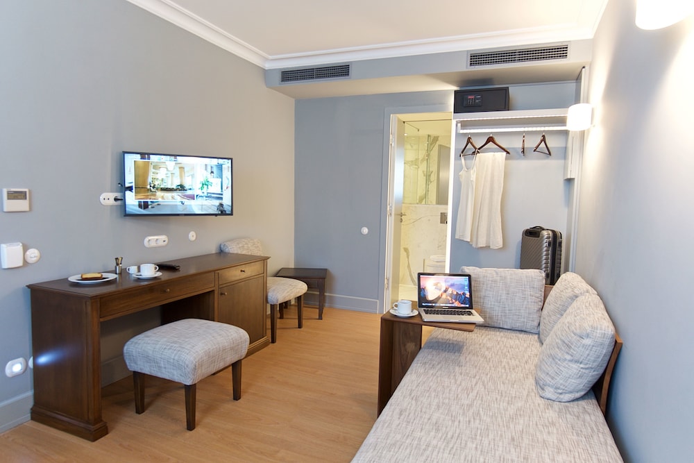 Aenos Hotel 45/62