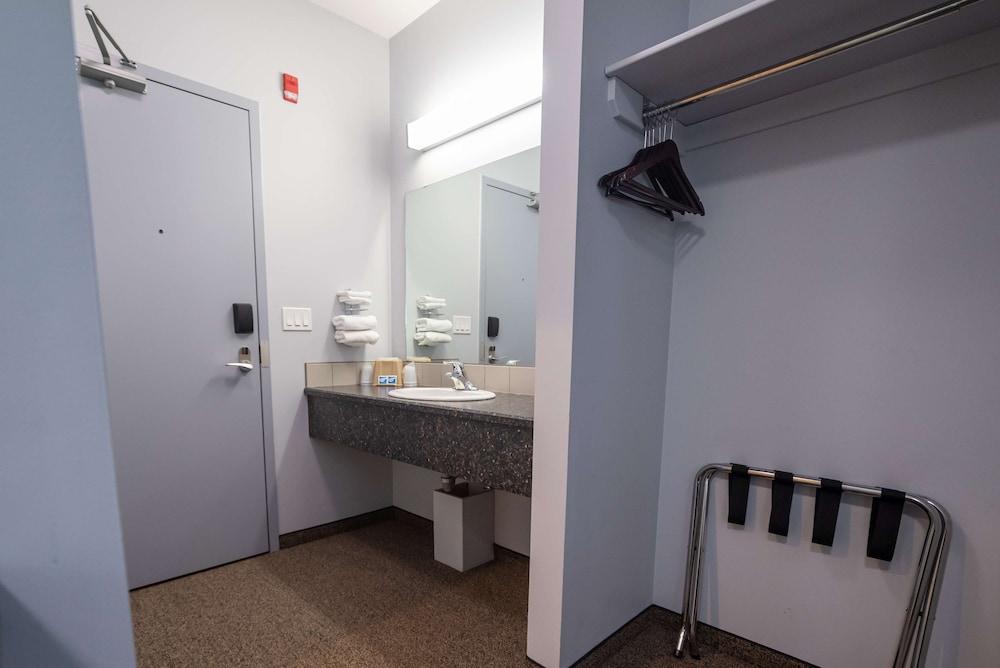 Surestay Studio By Best Western Hardisty 18/40
