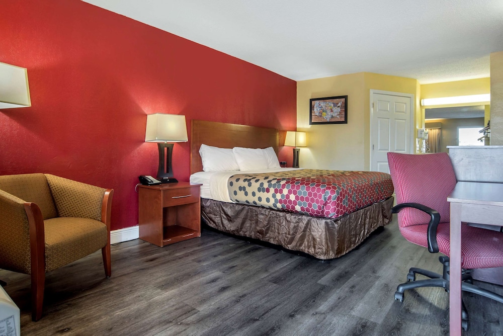Econo Lodge Tupelo Barnes Crossing 8/31