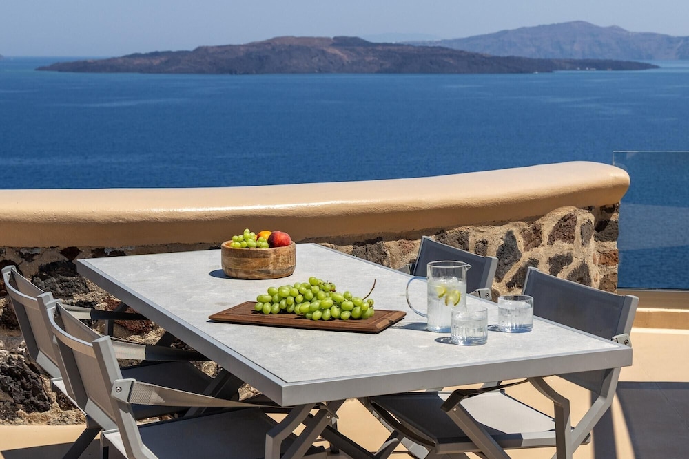 Grand Ambassador Santorini Hotel 63/78