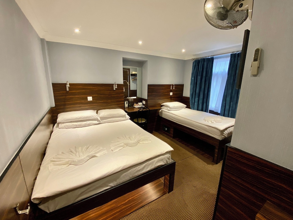 Crestfield Hotel 18/50