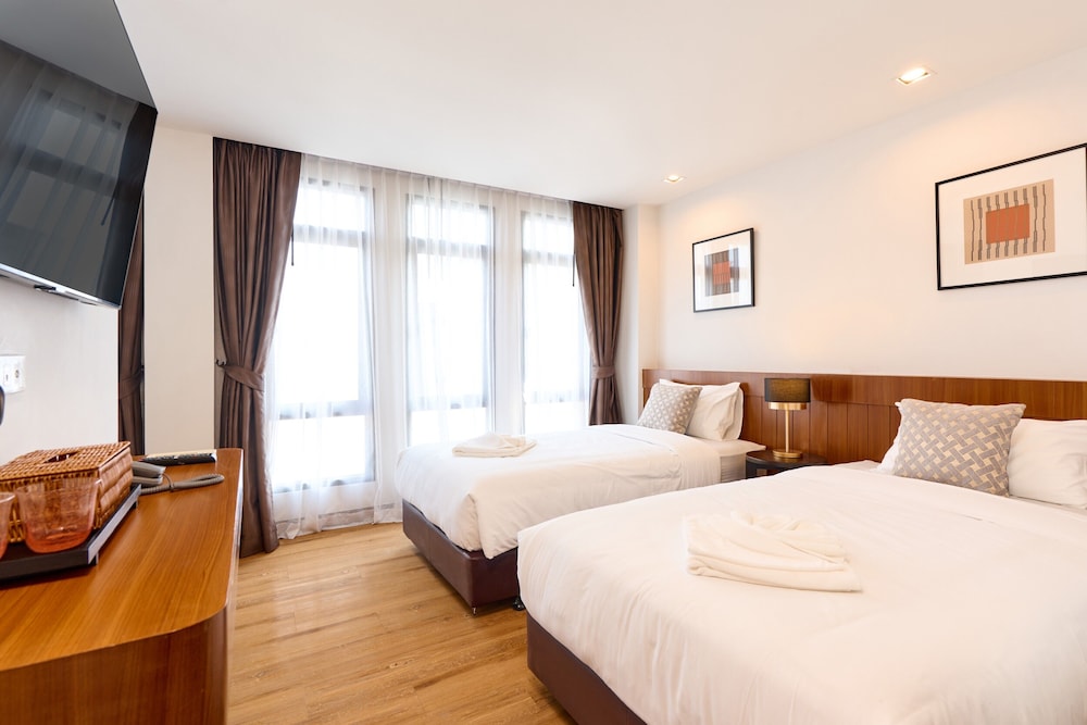 2 BEDROOMS, FAMILY, STUDIO, SUITE