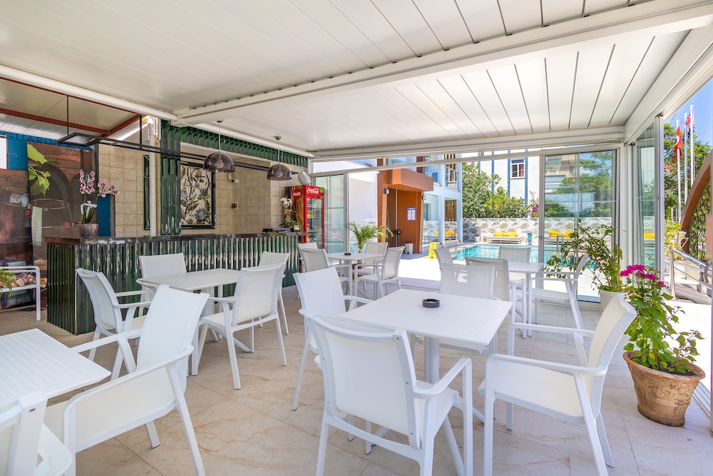 Princess Kinli Suites Hotel 32/38