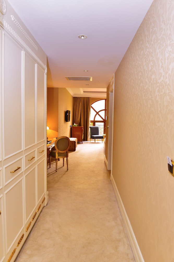The Lake Palace Hotel Baku 43/50