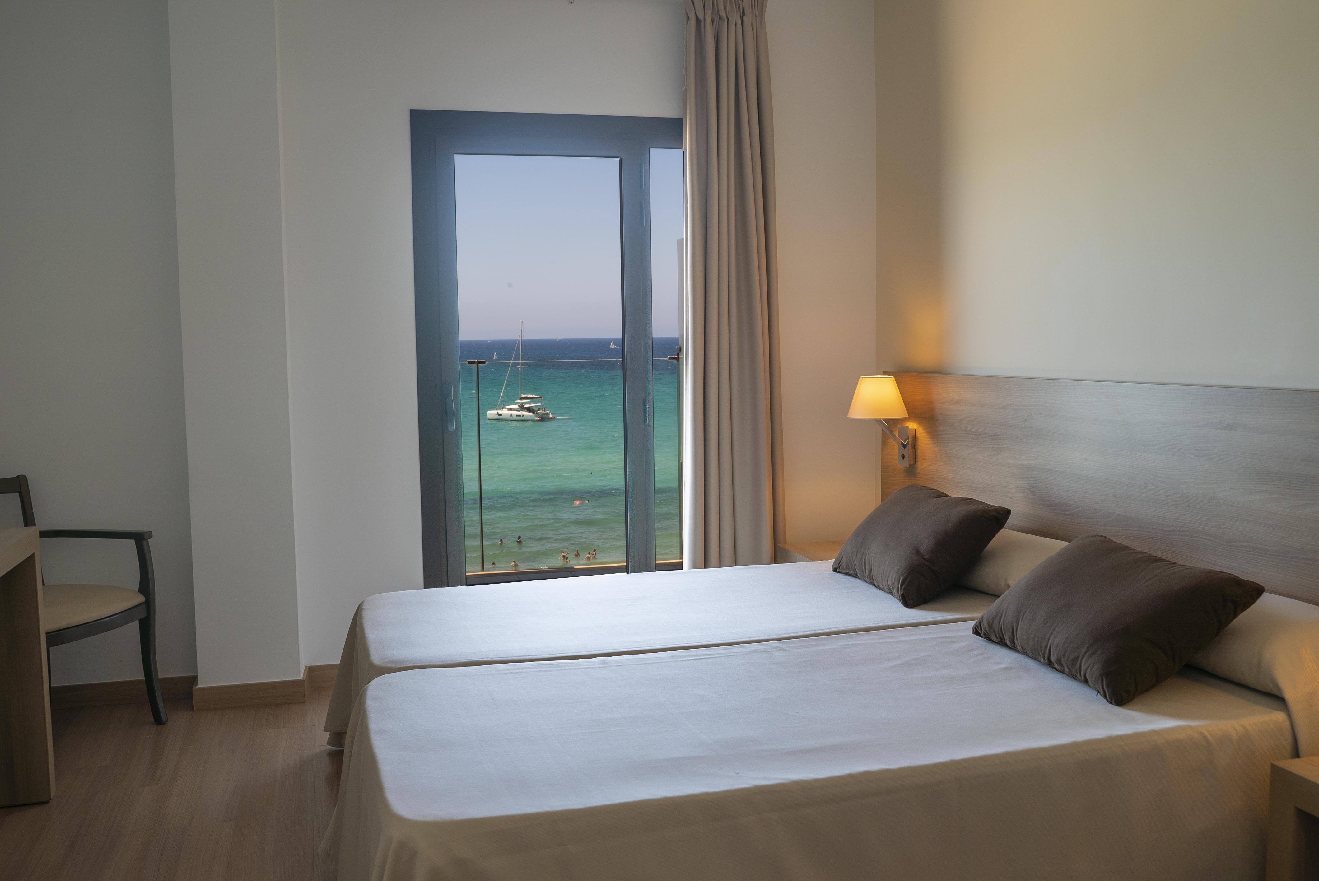 Standard, Double Bed, Sea View, Balcony or Terrace، Hotel Playa Mallorca 2/5