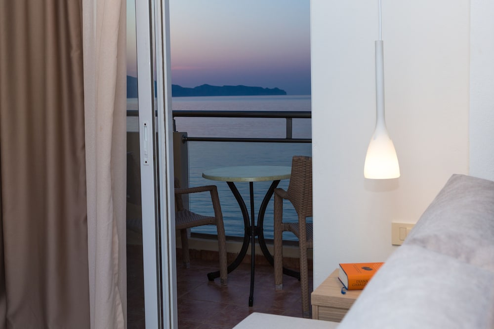 Sunny Bay Hotel 26/67