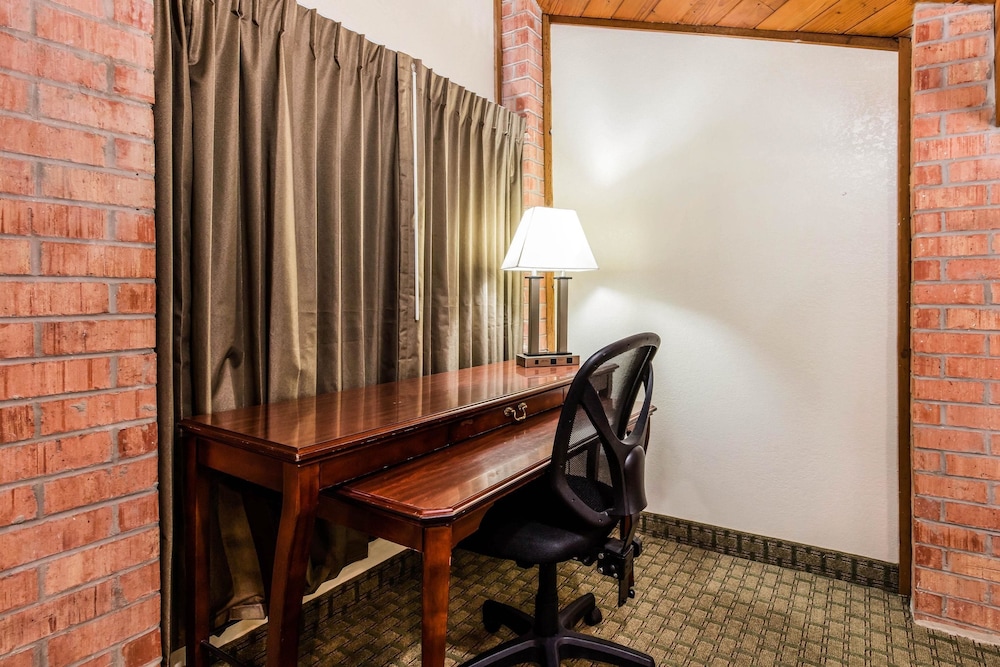 Quality Inn Batesville 35/40