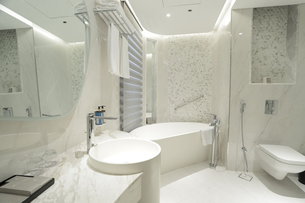 Century Marina Hotel, Lusail 50/50