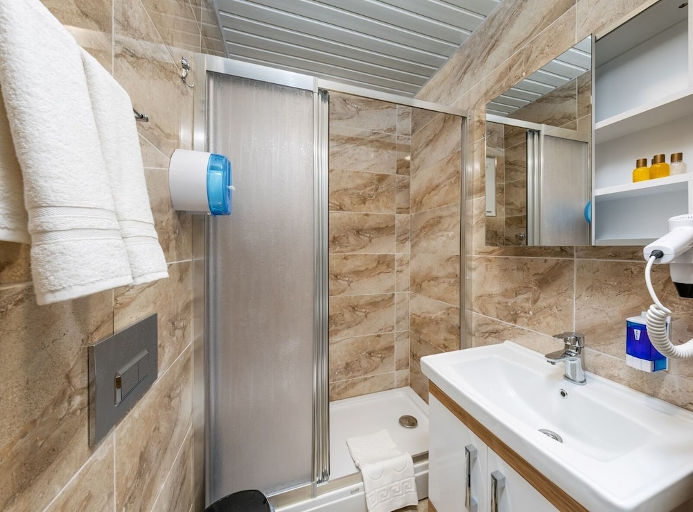 Anelli Hotel 35/40