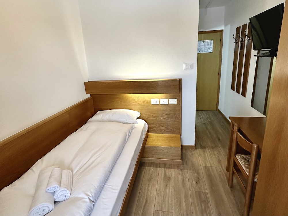 Hotel Ferrari 6/36