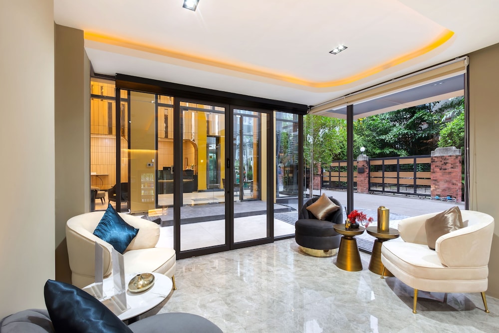 Aquila Hotel Bangkok 8/19