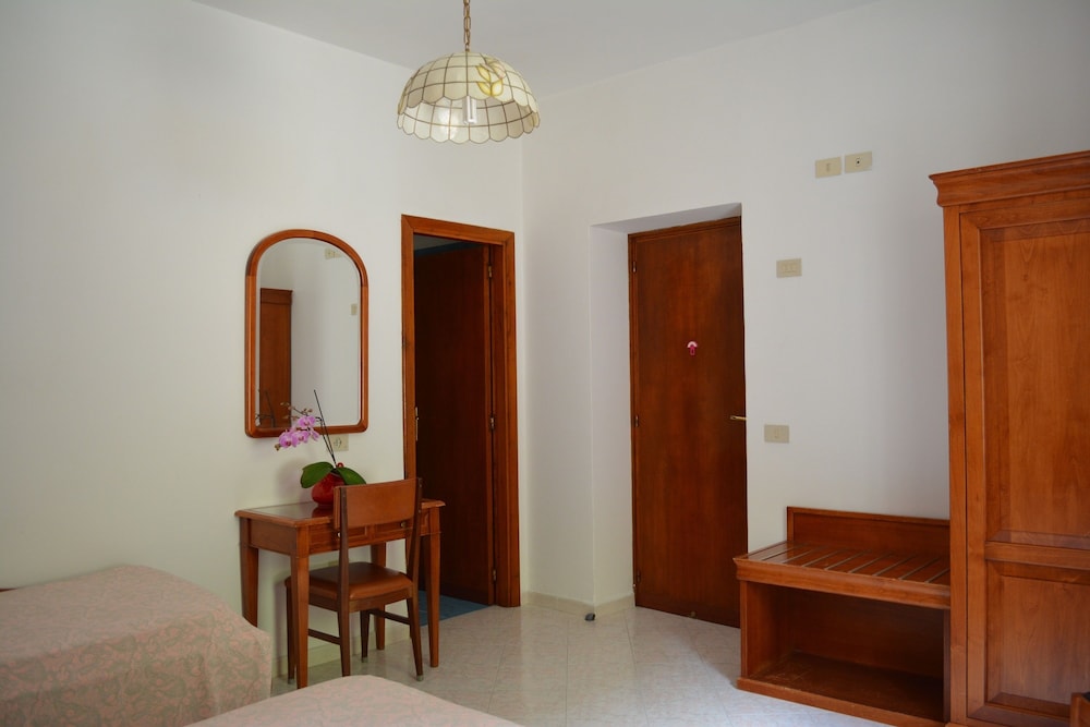 Maronti Hotel 44/55