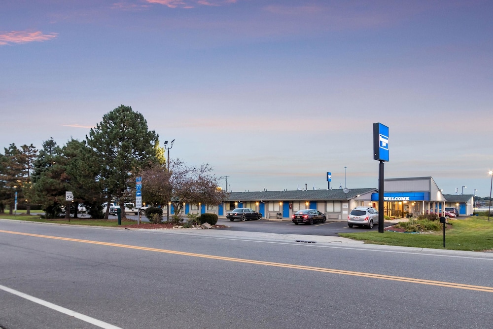 Rodeway Inn Near Hall Of Fame 10/36