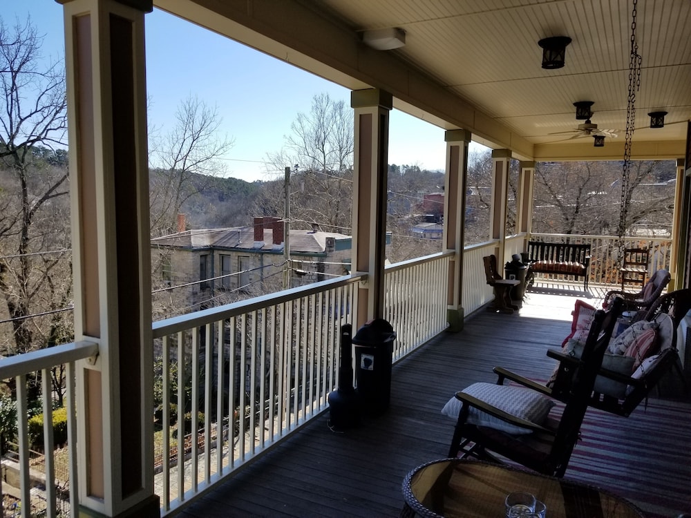 All Seasons Inn Eureka Springs 26/50