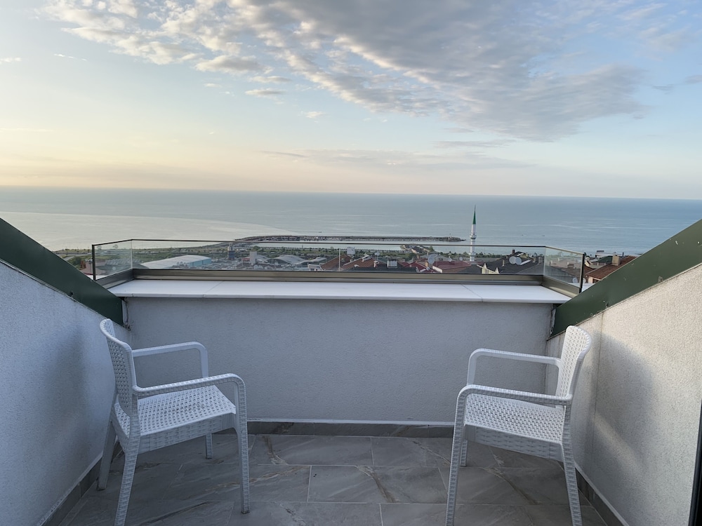 White Golden Suite Hotel 36/40