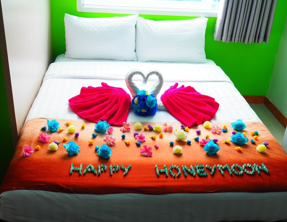 Blue Orchids Hotel 63/66