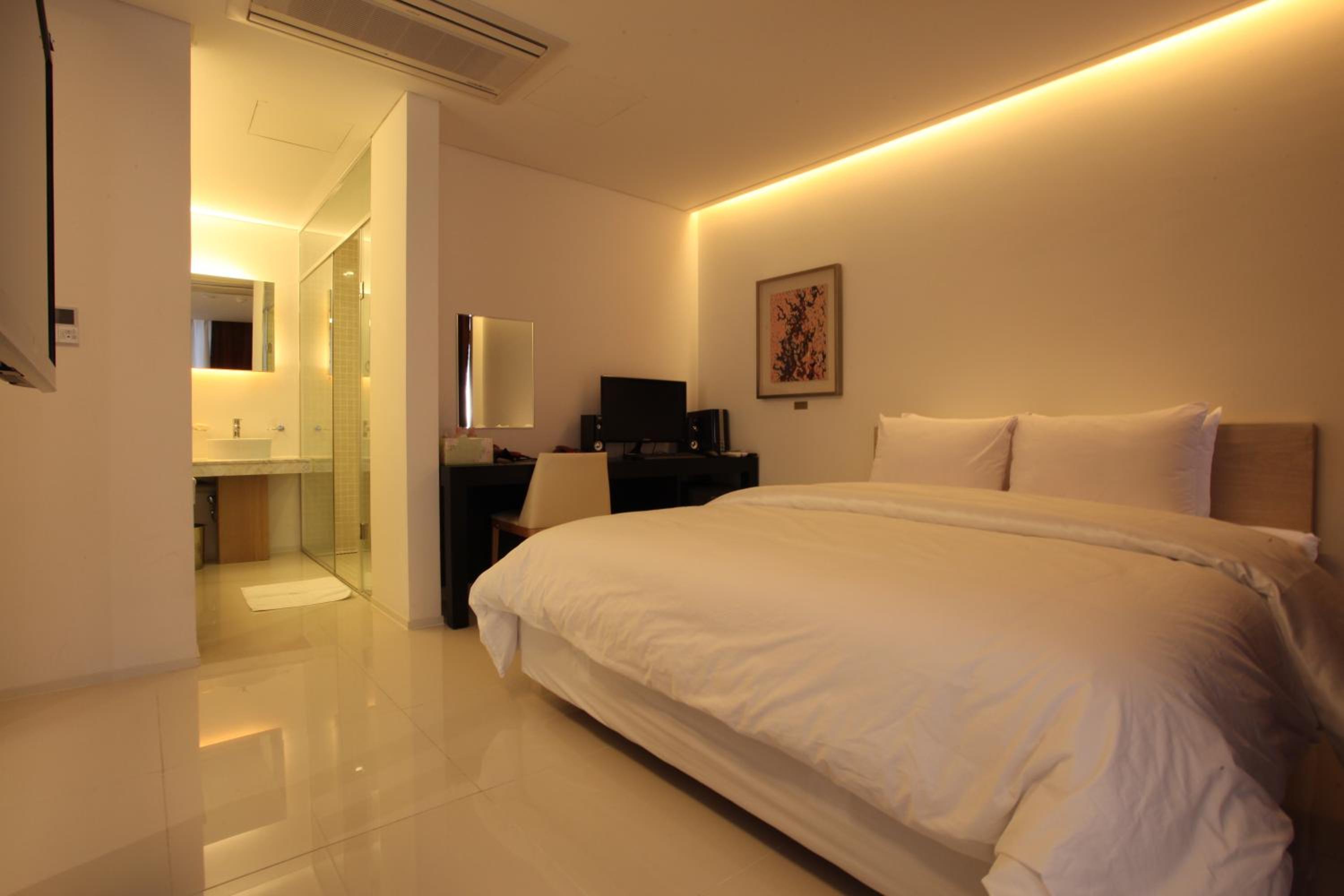 Yuwon Hotel 9/57