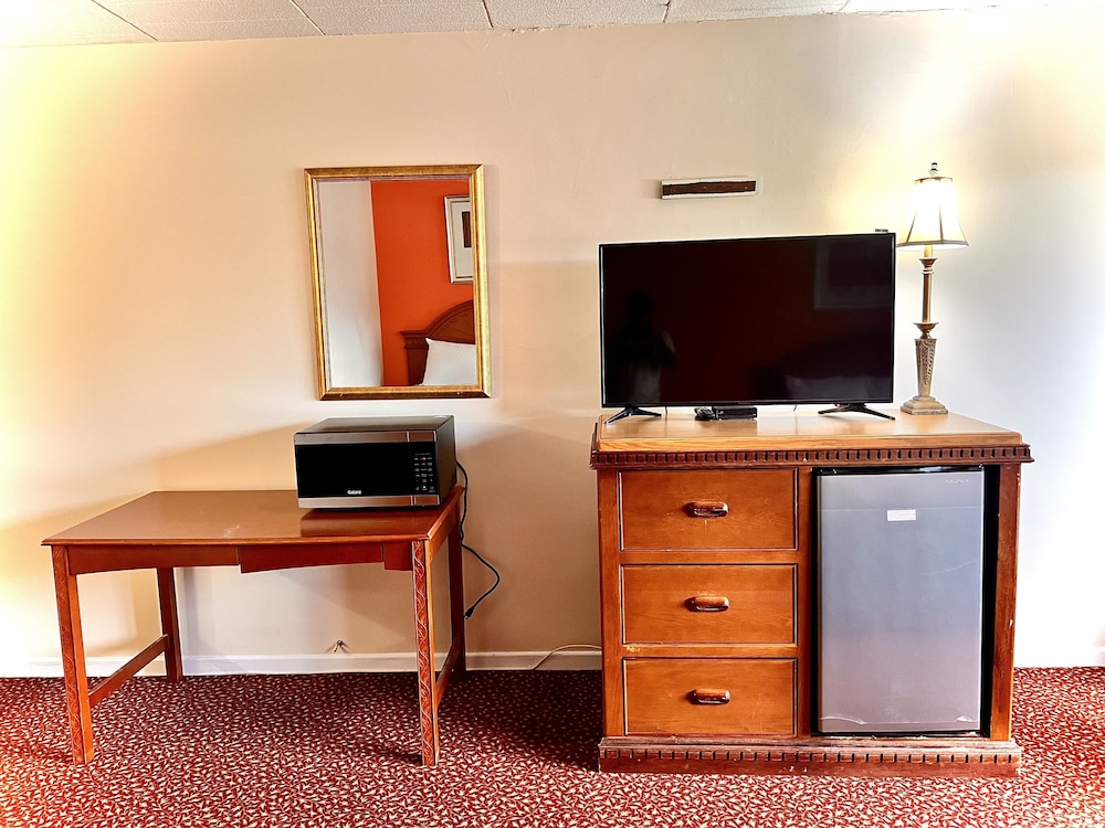 Lively Inn & Suites 47/61