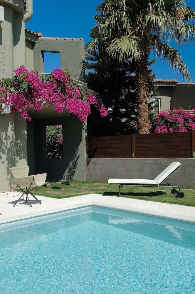 Paradise Island Villas 75/79
