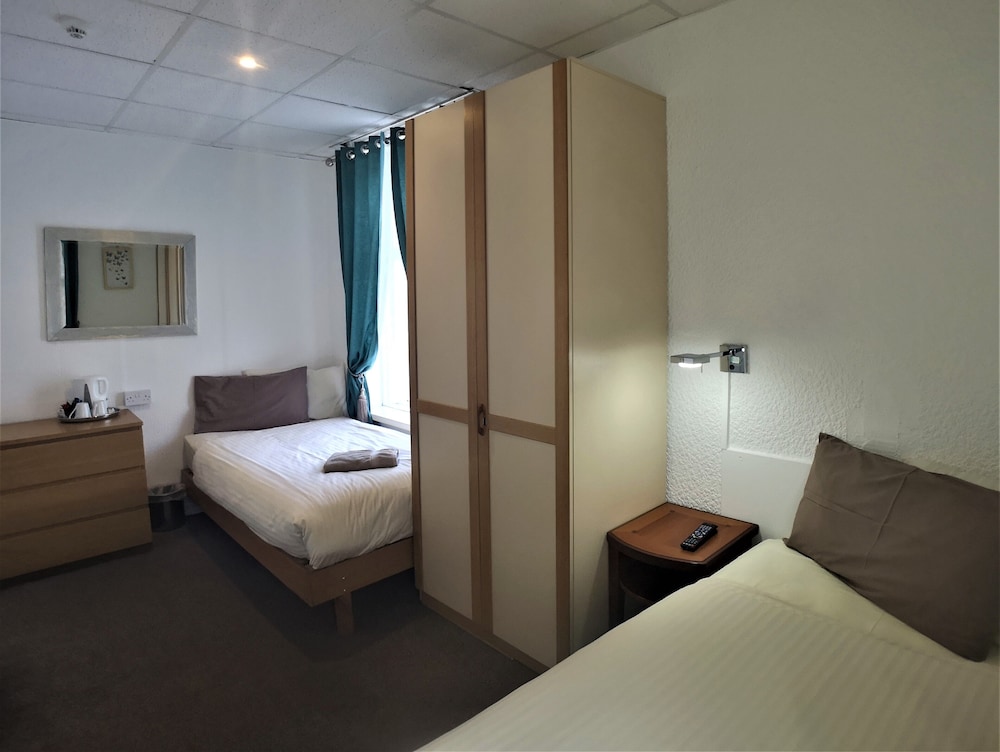 Aunties Coliseum Hotel 13/50