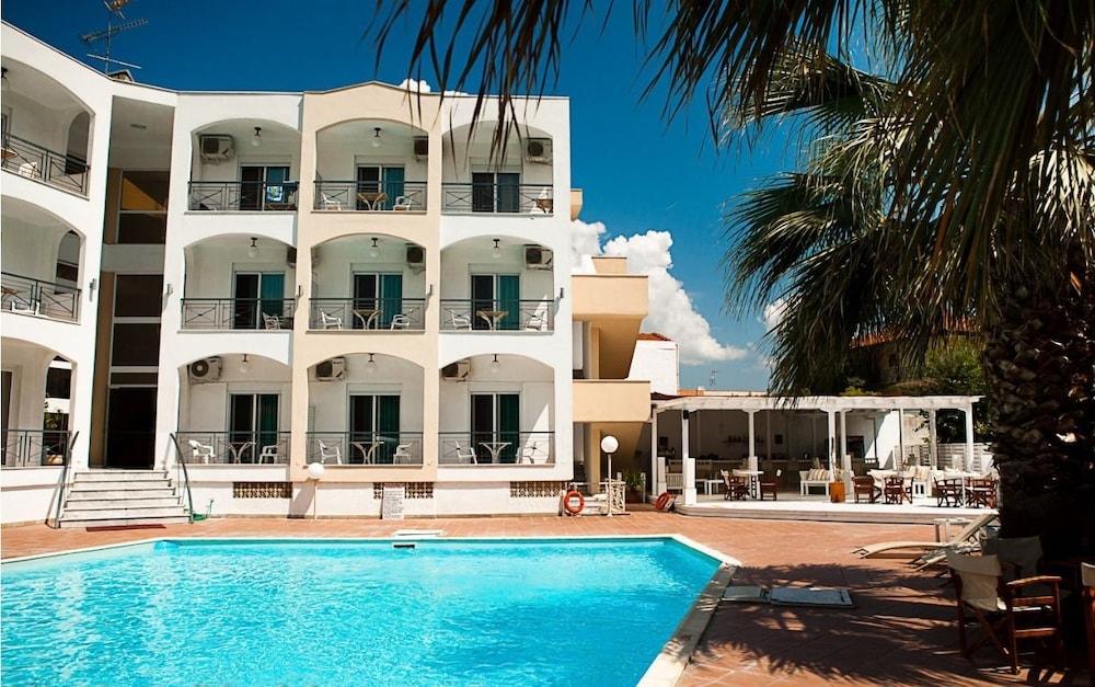 Stavros Beach Hotel 5/50