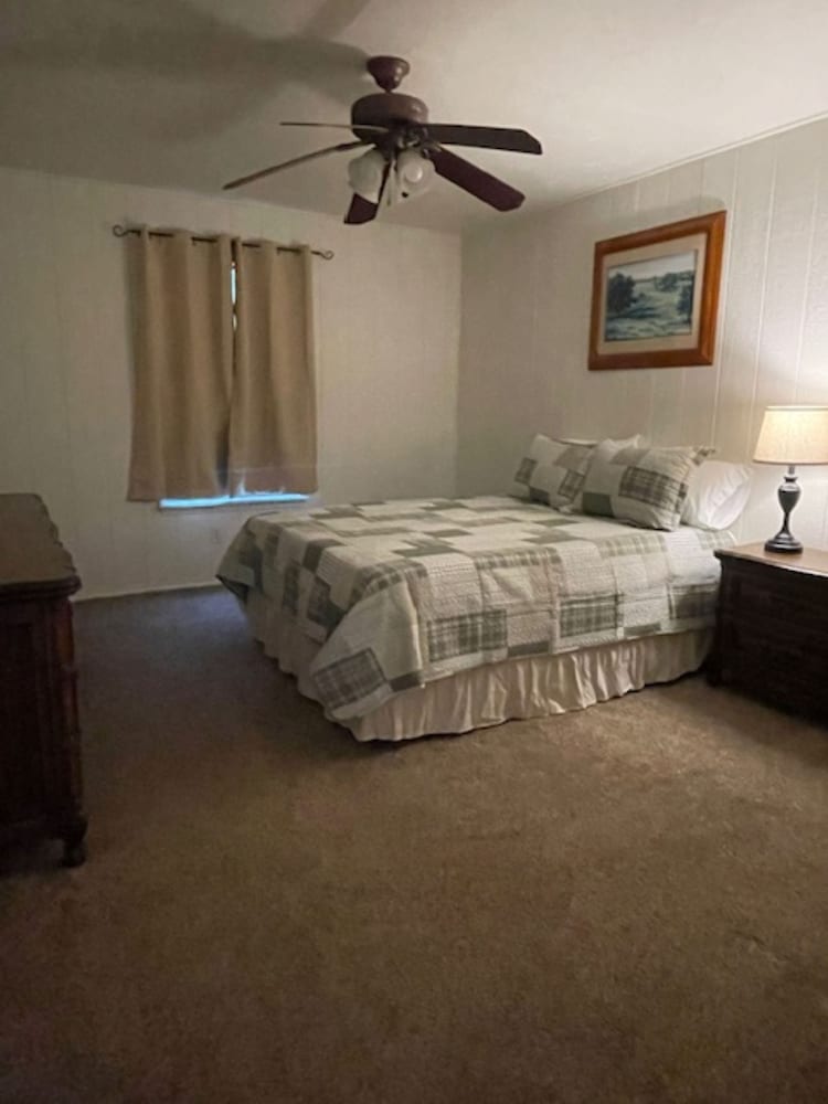 House, 3 Queen Beds, Lake View