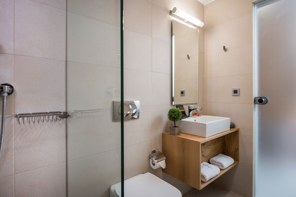 Central City Hotel 43/50