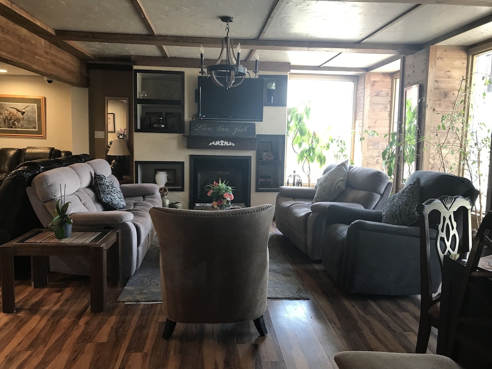 Alaska Anglers Inn 26/50