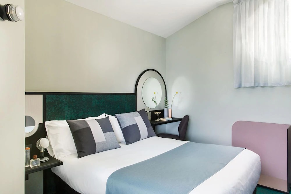 STANDARD, SINGLE, DOUBLE BED, CITY VIEW