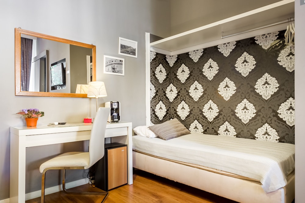 Superior, Triple, 1 Queen and 1 Single Bed, Garden View