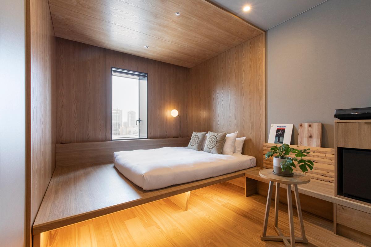 Superior, Cabin, Queen Bed, Tower View, Floor