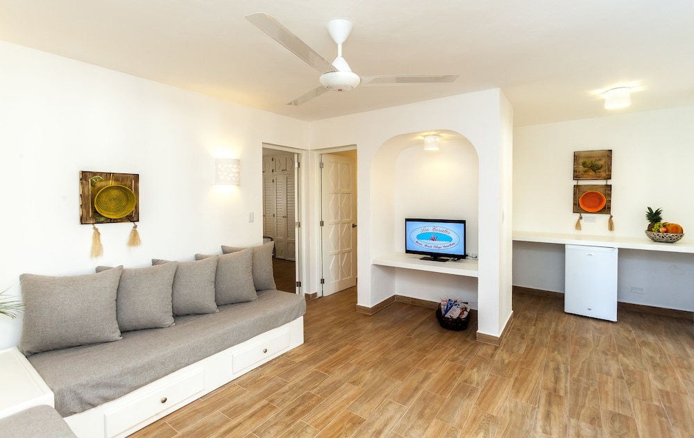 Los Corales Beach Village 48/73