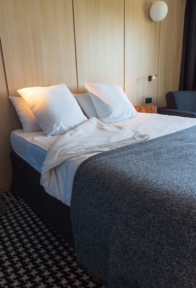 MERCURE TOURS SUD 21/77