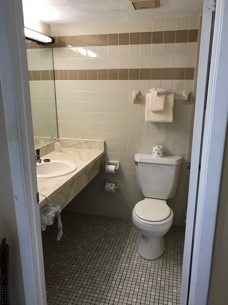 Makai Lodge 2/19