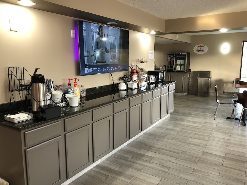 Super 8 By Wyndham Orangeburg 5/22