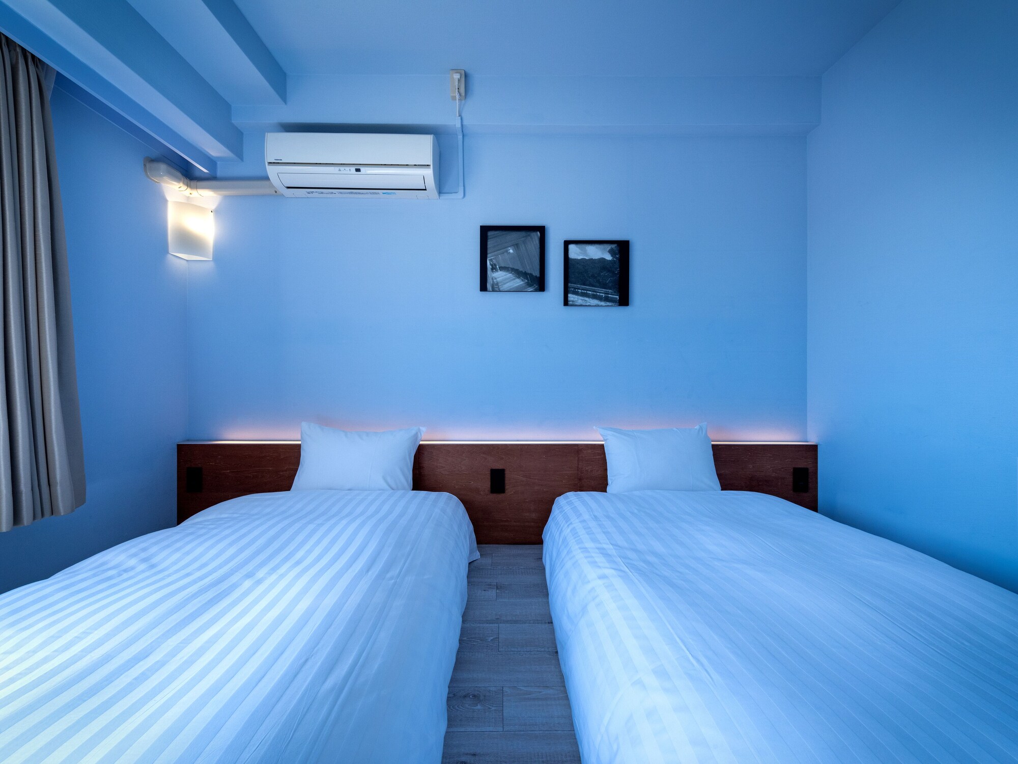 COZY, TWIN BEDS