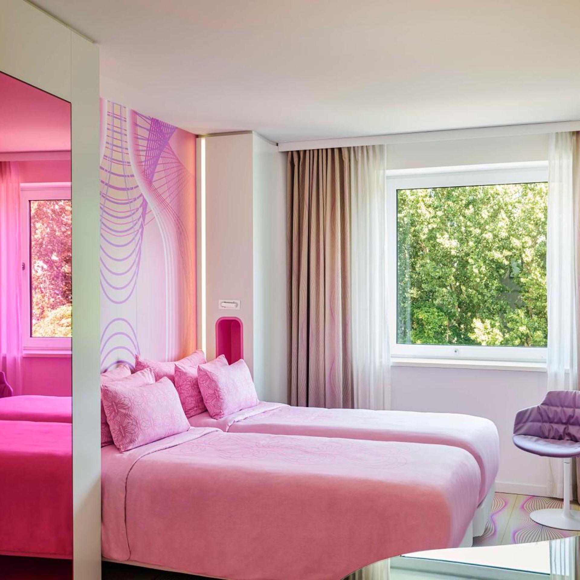 Nhow, Double Bed, River View
