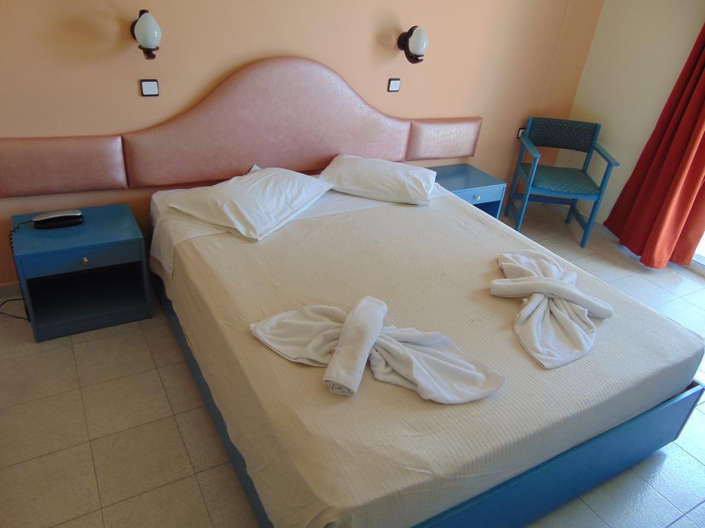 Room, Triple, Land View