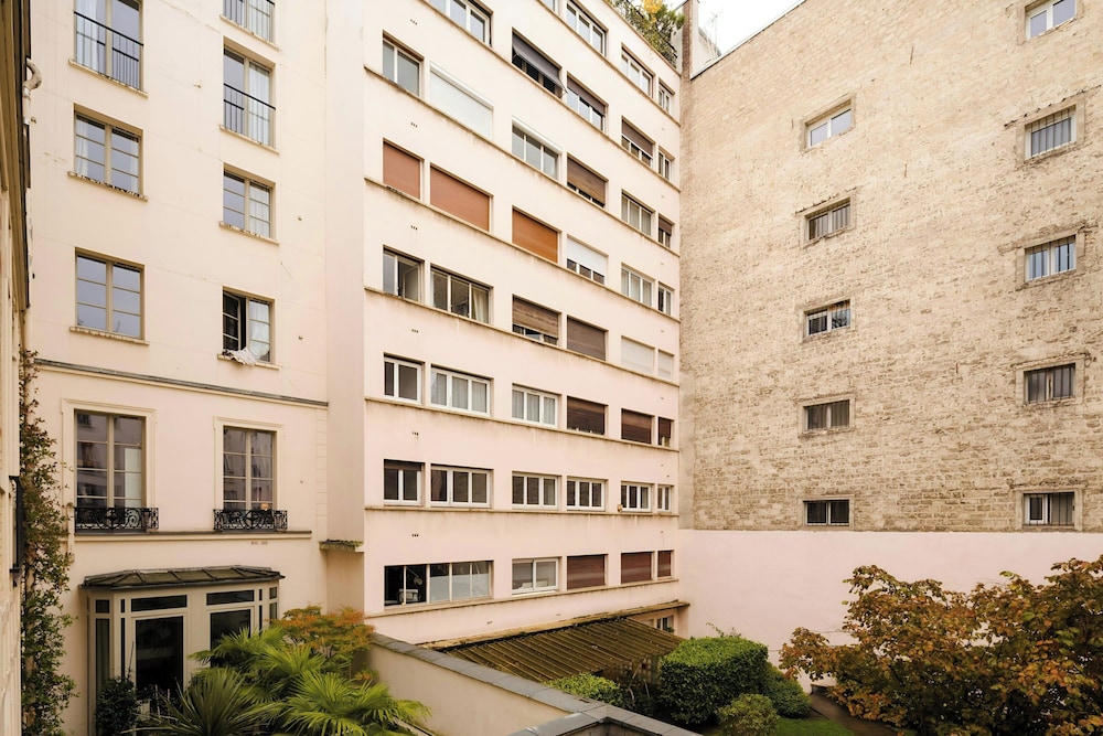 L Edmond Hotel Parc Monceau in PARIS