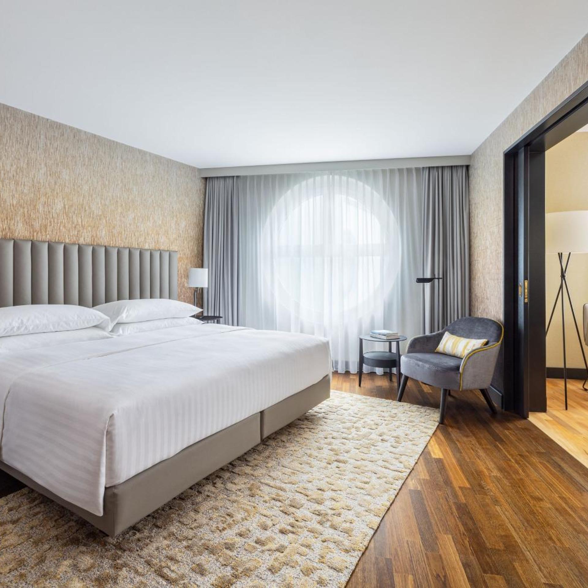 Club, Executive, Suite, Club Lounge Access