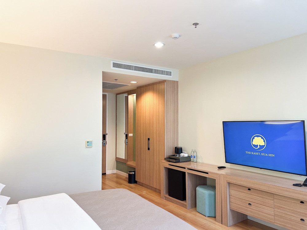King Bed, Pool Access, The Kaset Hua Hin 8/10