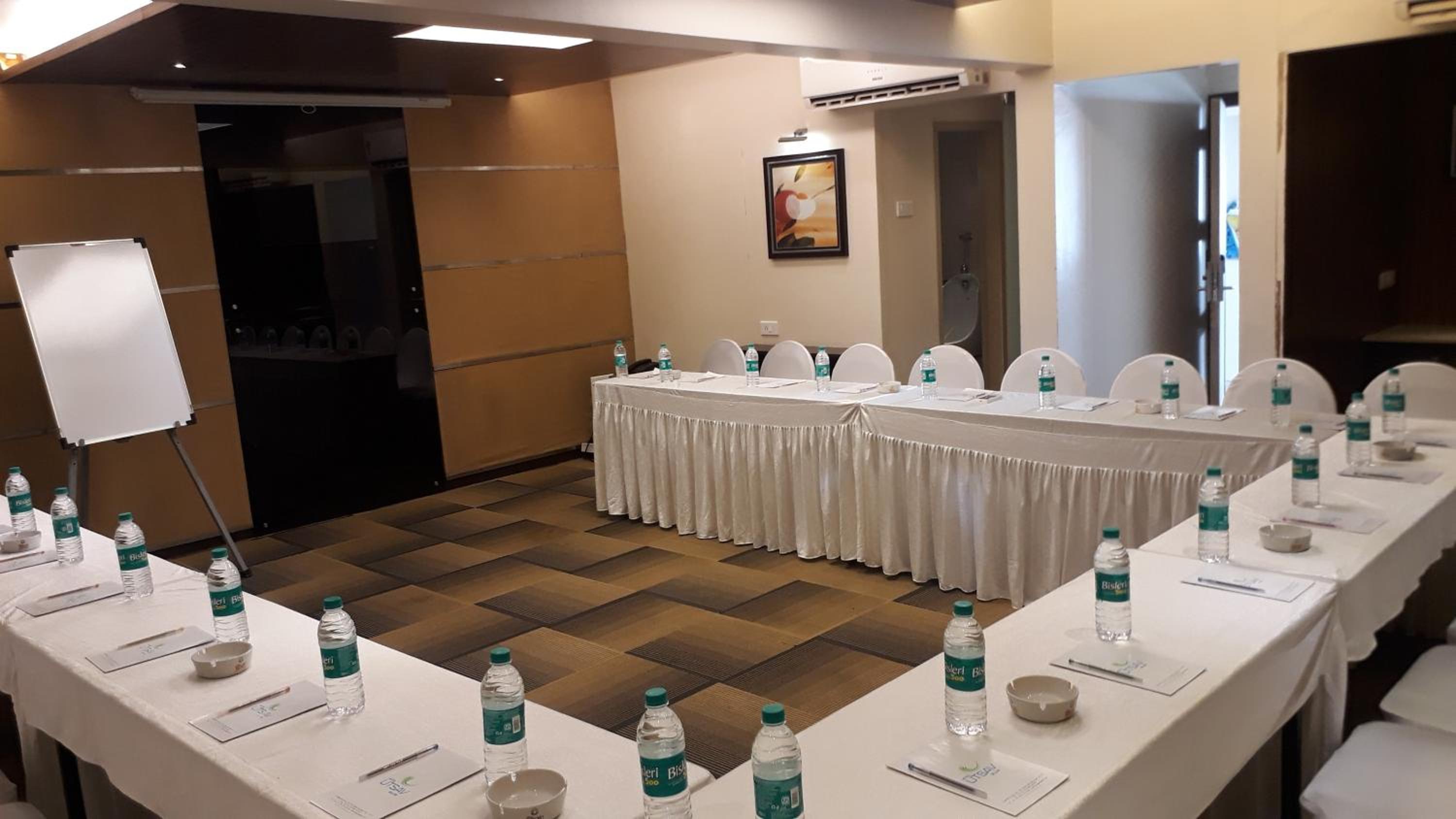 Hotel Utsav Deluxe 19/23