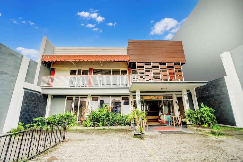 Hotel O Siwalankerto Near Surabaya Carnival in SURABAYA