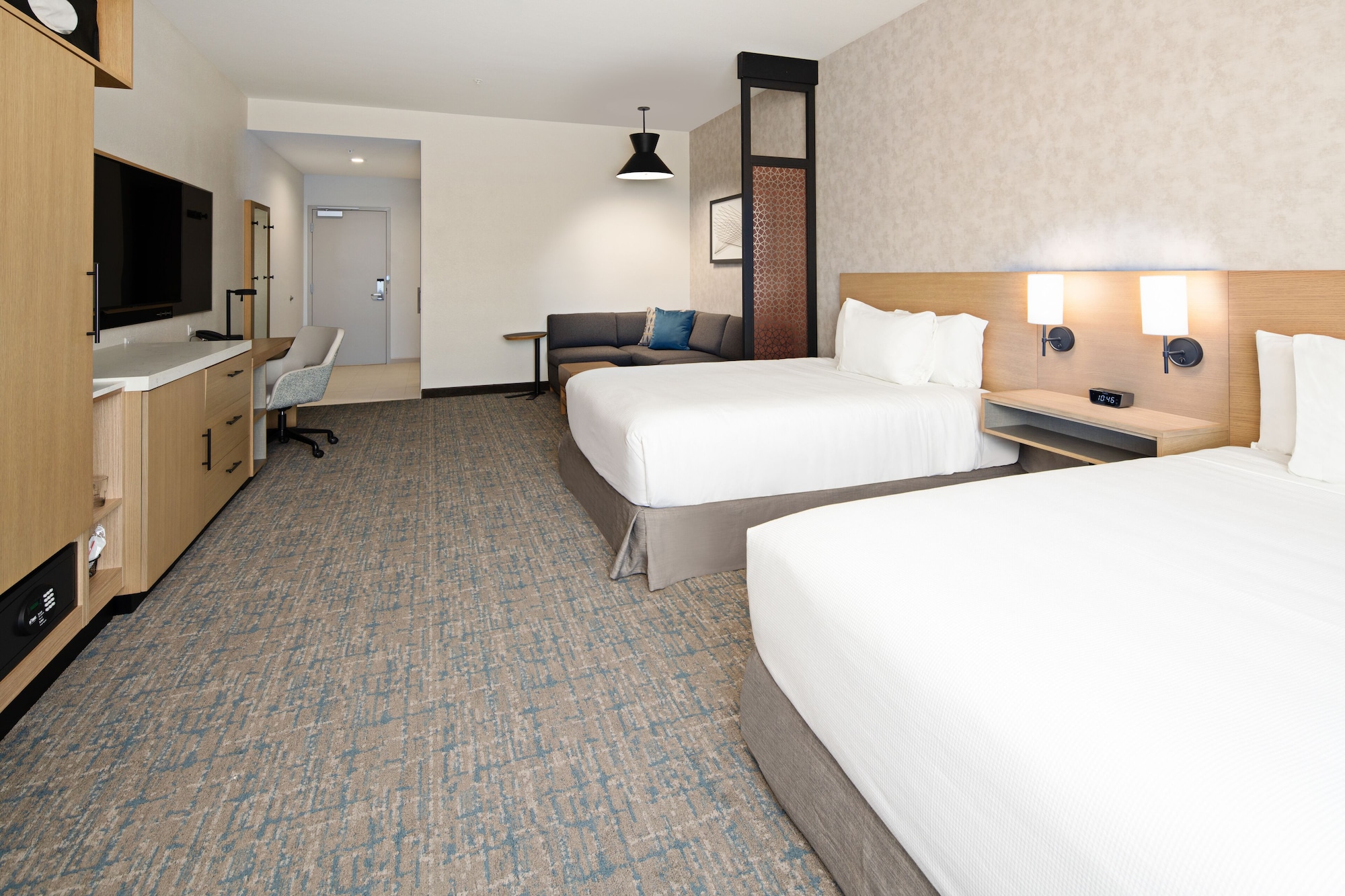 ROOM, 2 QUEEN BEDS, SOFA, HIGH FLOOR
