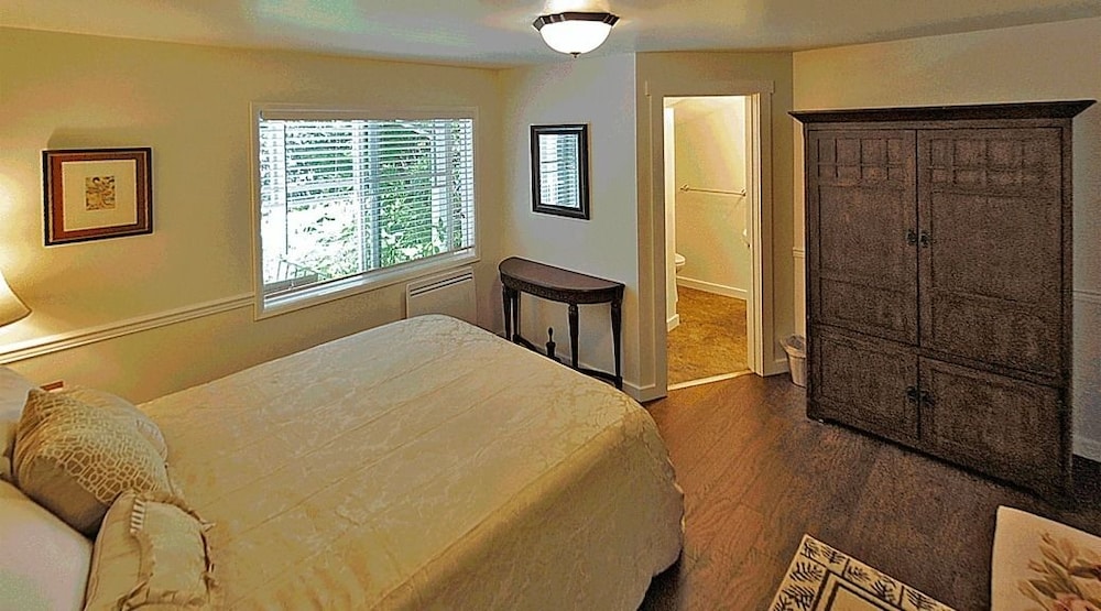 Friday Harbor Grand B&B 26/55