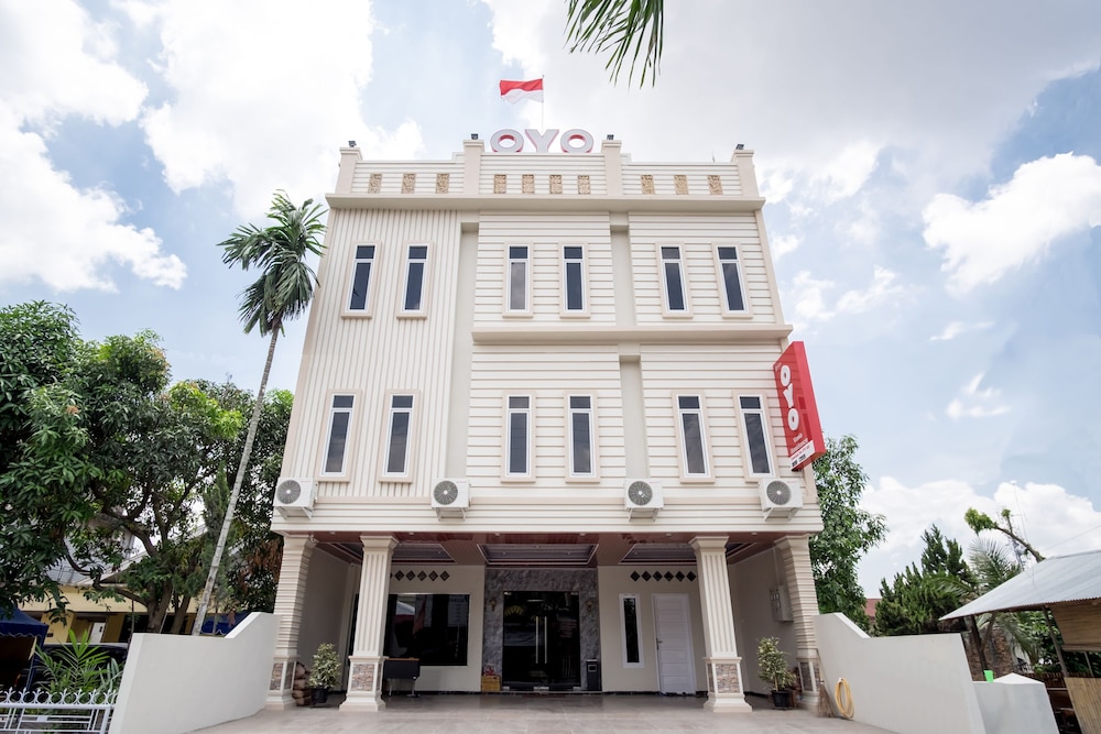 OYO 621 Vania Residence 1/32