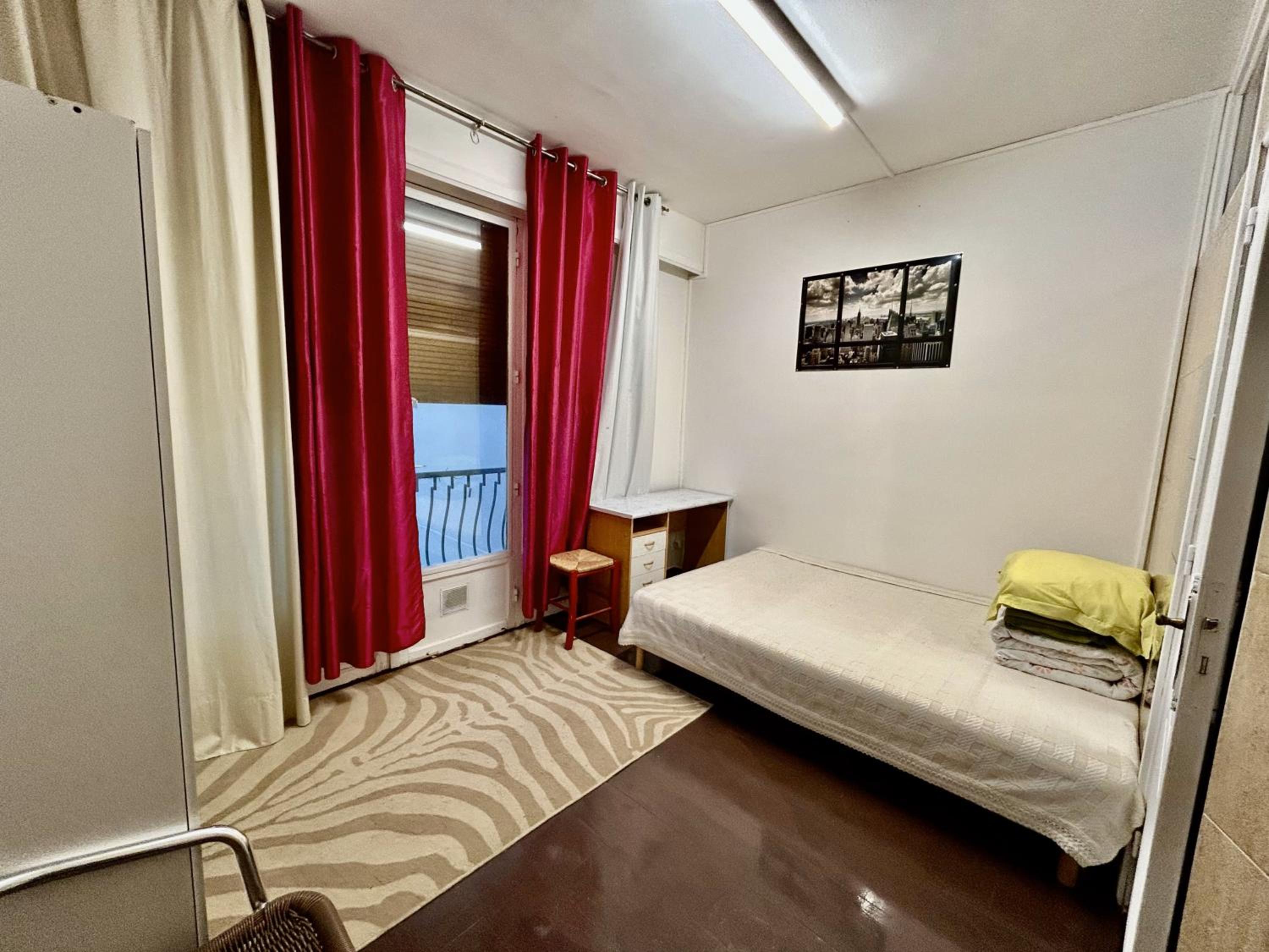 2 Bedrooms, House