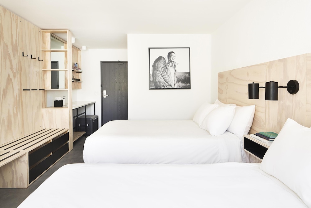ROOM, 2 QUEEN BEDS, WITH VIEW